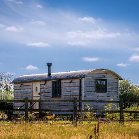 Monkwood Shepherds Hut - Ockeridge Rural Retreats Worcester Exterior photo