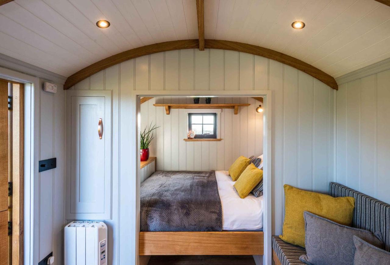 Monkwood Shepherds Hut - Ockeridge Rural Retreats Worcester Exterior photo