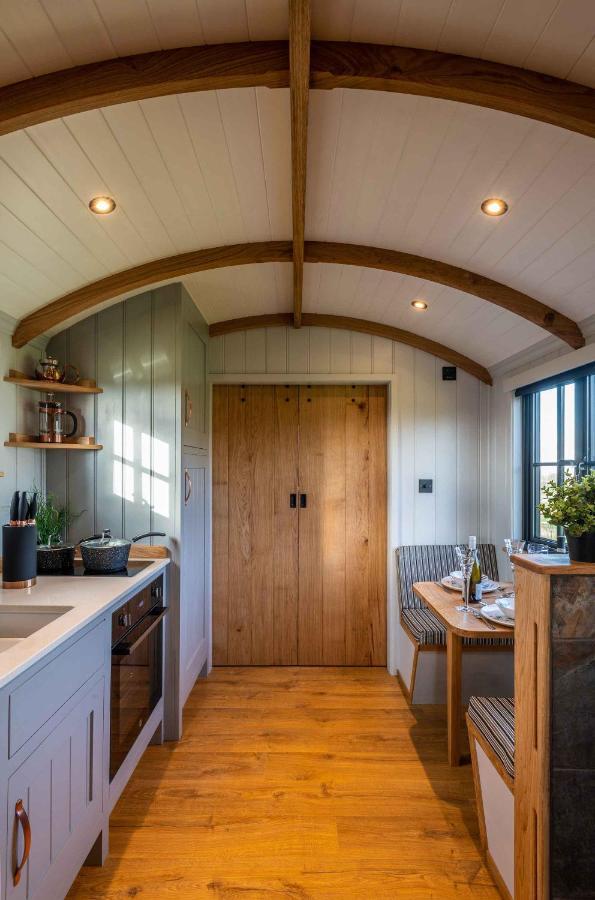 Monkwood Shepherds Hut - Ockeridge Rural Retreats Worcester Exterior photo